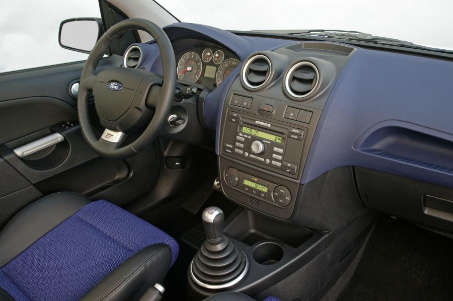  Ford Fiesta ST 2005 года  (фото 17 из 57)